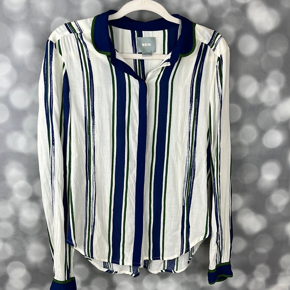 Maeve women’s white and blue striped collared button down blouse. Size 8